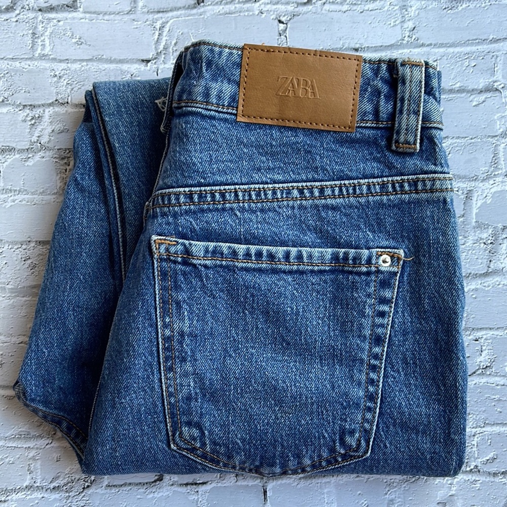 ZARA | High waisted distressed hem jeans - Picture 1 of 10